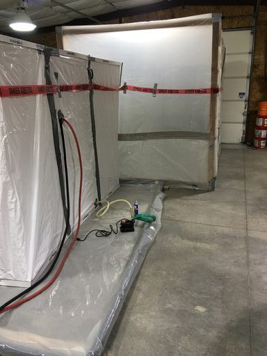 Unité de décontamination et confinement en polyéthylène